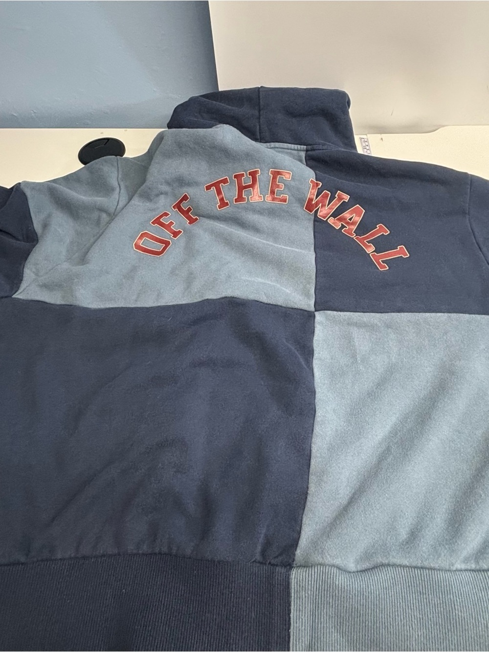 Vans Academy Check Blue
Colorblock "Off The Wall" Hoodie
- Size M - Picture 2 of 6